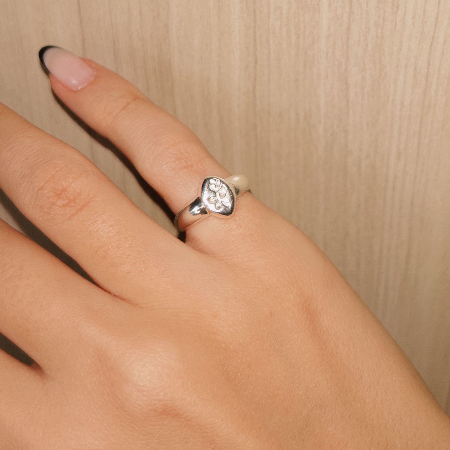 Anel Flor Dedinho Prata